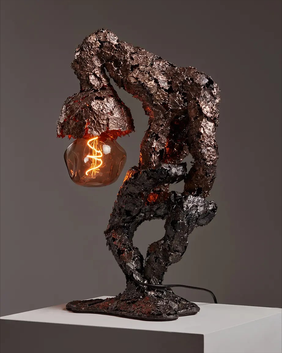 Aràciu, 2023. Lampada da tavolo, Bronzo, acciaio.