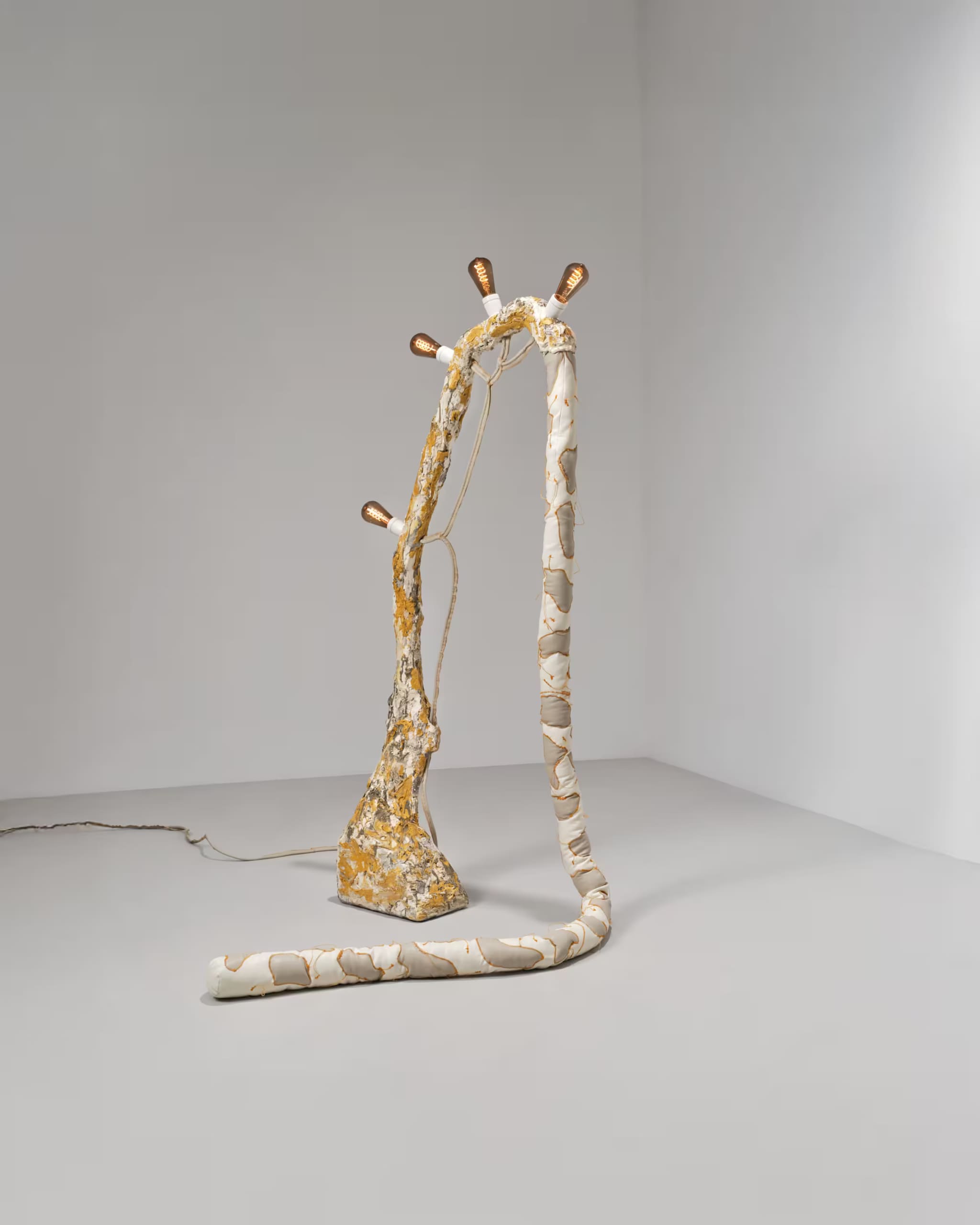 Picciriddu, 2025. Lampada da terra, Legno, gesso, ecopelle.
